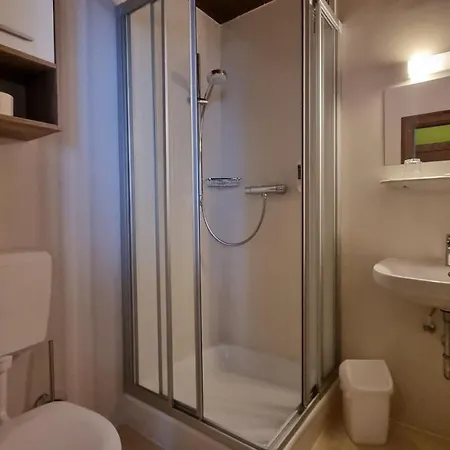 Schoene Aussicht בית הארחה