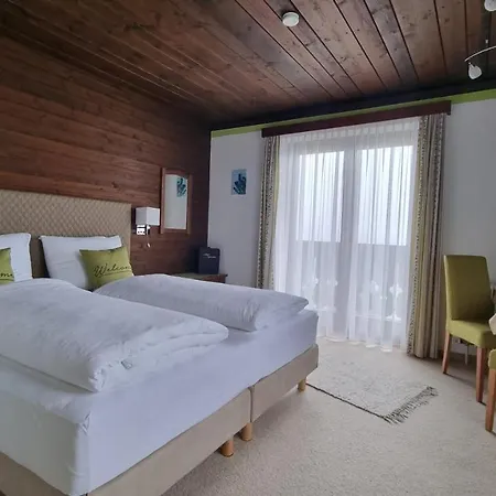 Schoene Aussicht בית הארחה