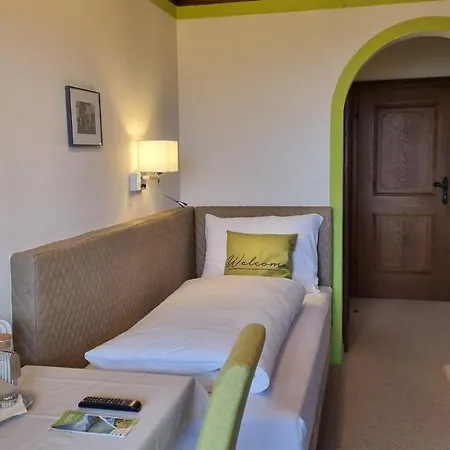 Schoene Aussicht בית הארחה 4*